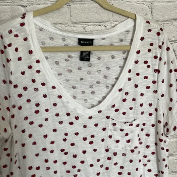 Torrid Lips Top - Picture 3 of 8